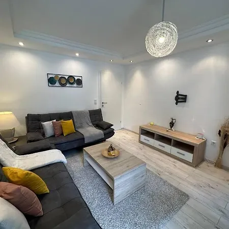 Cozy Nearmaintrainstation Guest house *