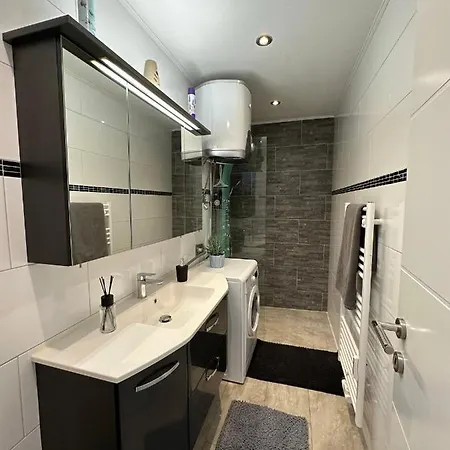 Guest house Cozy Nearmaintrainstation